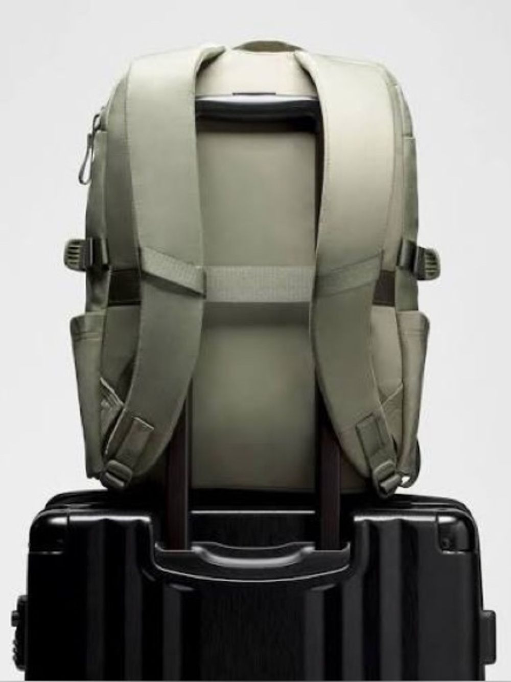 Lululemon New Crew Backpack 22L in Colour Bay Leaf (Olive Green) new with tags - Picture 5 of 16